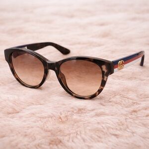 Gucci Black and Brown tourtoise shell frame Women's Sunglasses, authentic